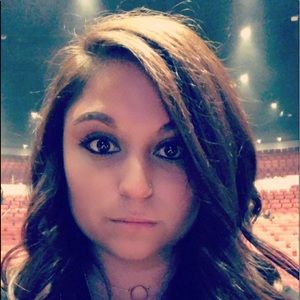 Meet your Posher, Jillian